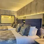 米尔公园酒店 4*